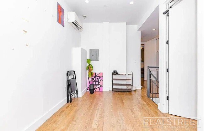 Foto del edificio - Putnam Avenue