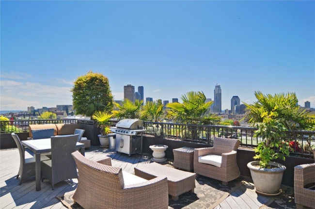 Building Photo - 1125 E Olive St