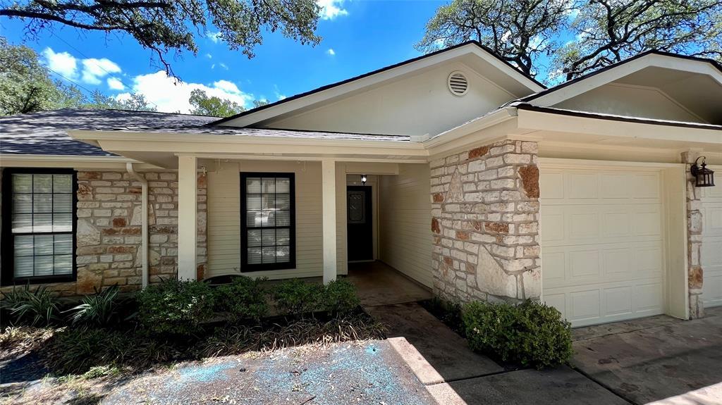 Foto principal - 5837 Secrest Dr