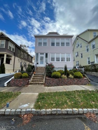 Foto principal - 140 N Spring St
