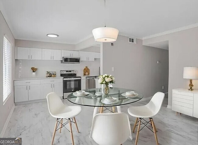Foto del edificio - 3210 Quincetree Ln