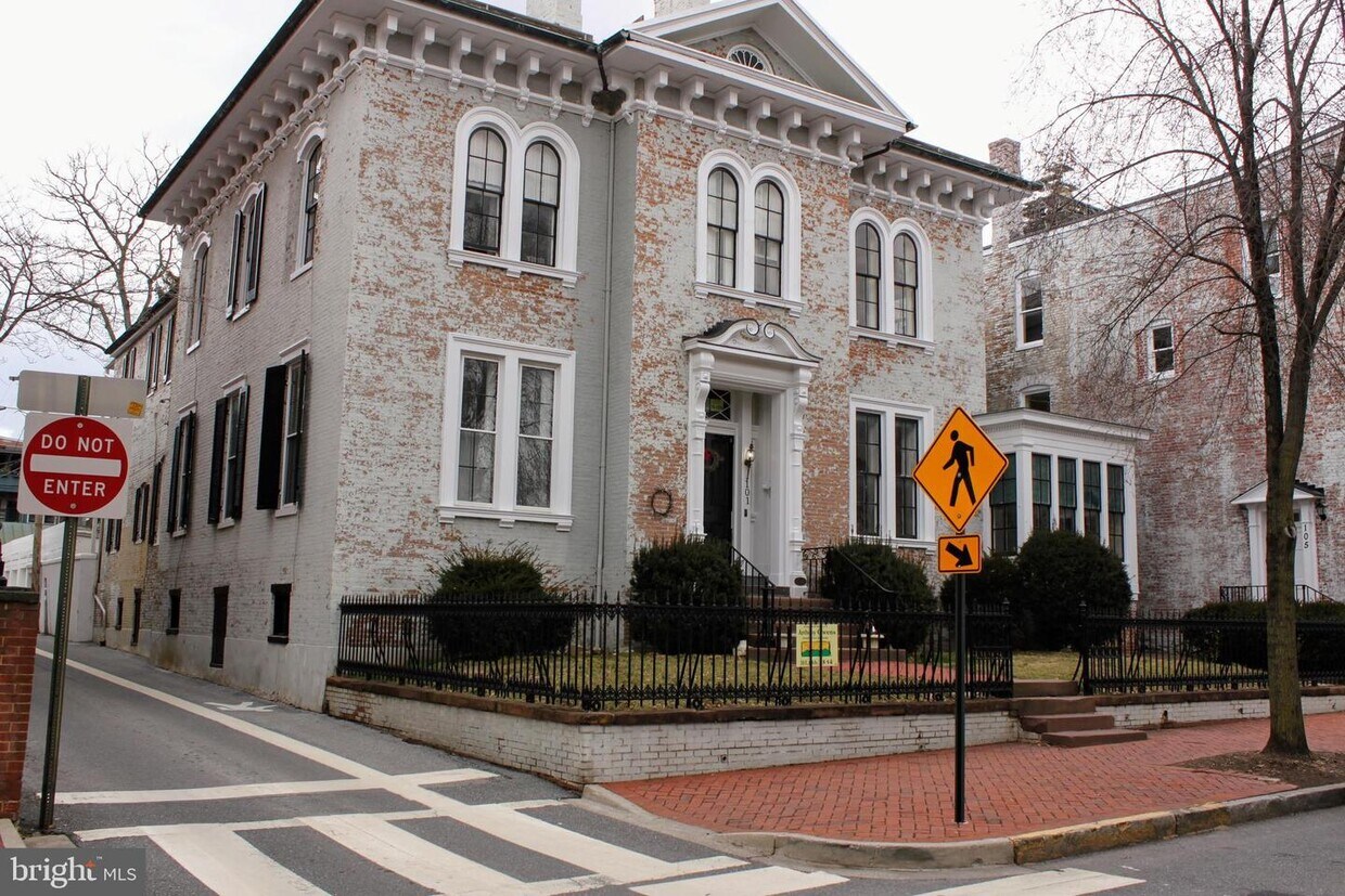 Primary Photo - 101 E Church St