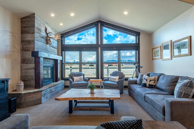 Building Photo - 1591 Fischer Ln