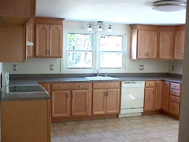 Building Photo - 216 5th St