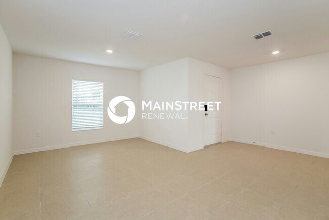 Building Photo - 4 Bedroom Pet-Friendly Home in Dundee, FL with Main Street Renewal