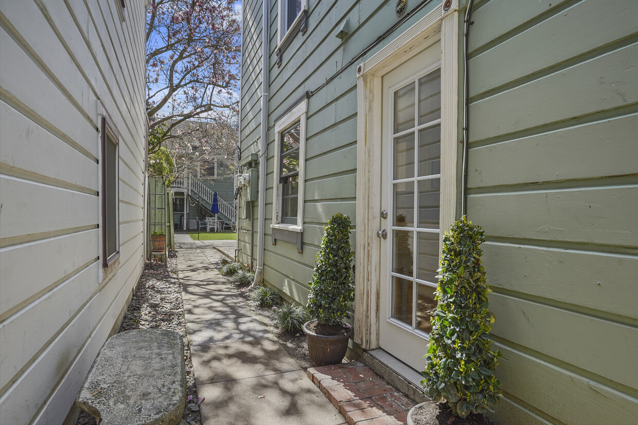 Side Kitchen Entrance - 808 E St