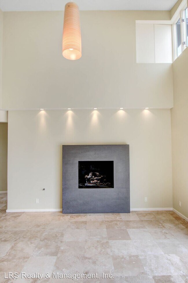 Building Photo - 2 br, 2.5 bath House - 8326 Grand View Dr.