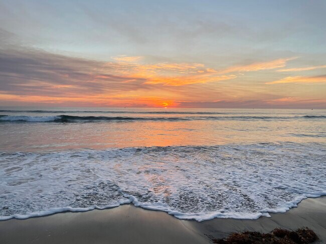 ¡A una cuadra de distancia! - 5051 La Jolla Blvd
