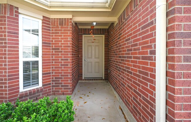 Foto del edificio - 20019 Roycroft Ln