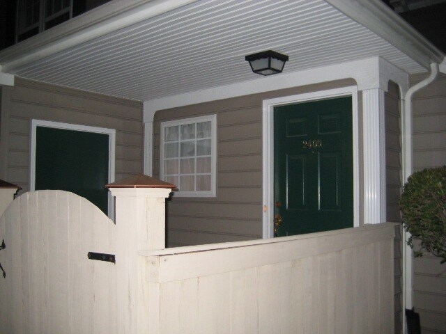 Foto del edificio - IMMACULATE END UNIT T.HOUSE STYLE CONDO