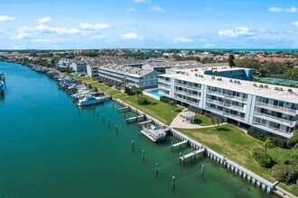 Building Photo - 719 Pinellas Bayway S