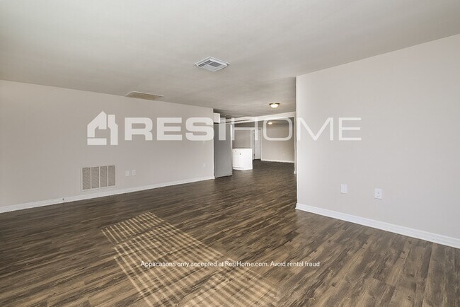Building Photo - HOME FOR RENT!!