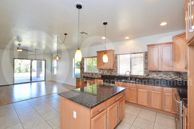 Building Photo - Stetson Valley Home!