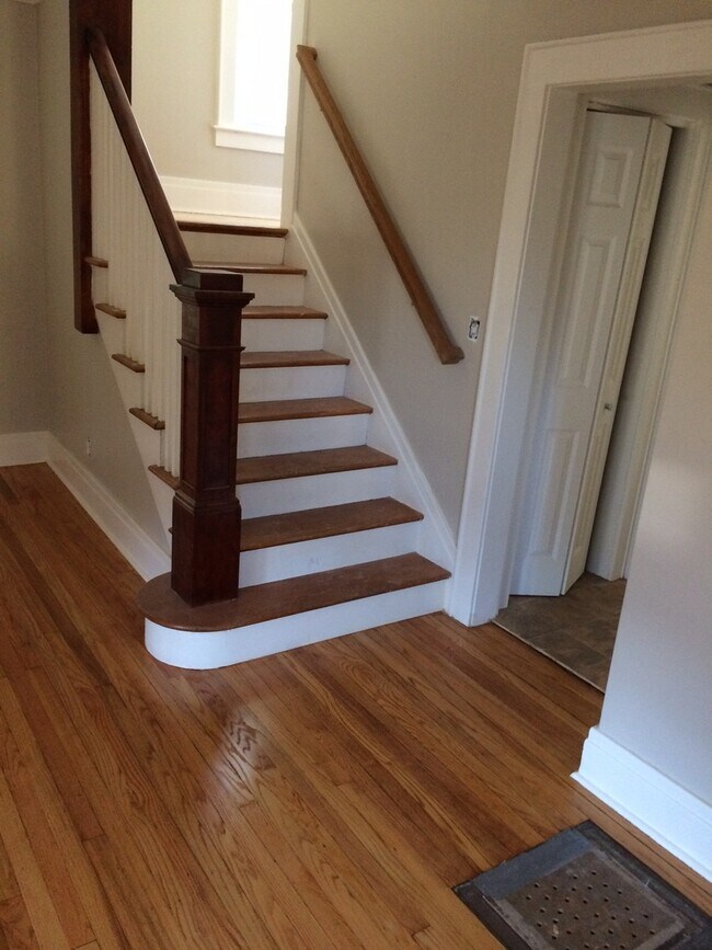 Foto del edificio - Spacious 4BR 2 Bath Colonial
