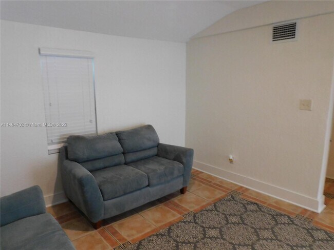 Foto del edificio - 2754 NW 26th St