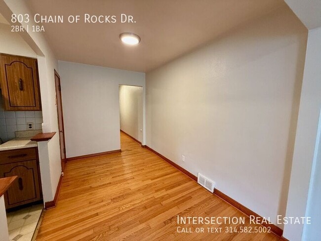 Building Photo - 803 Chain of Rocks Dr