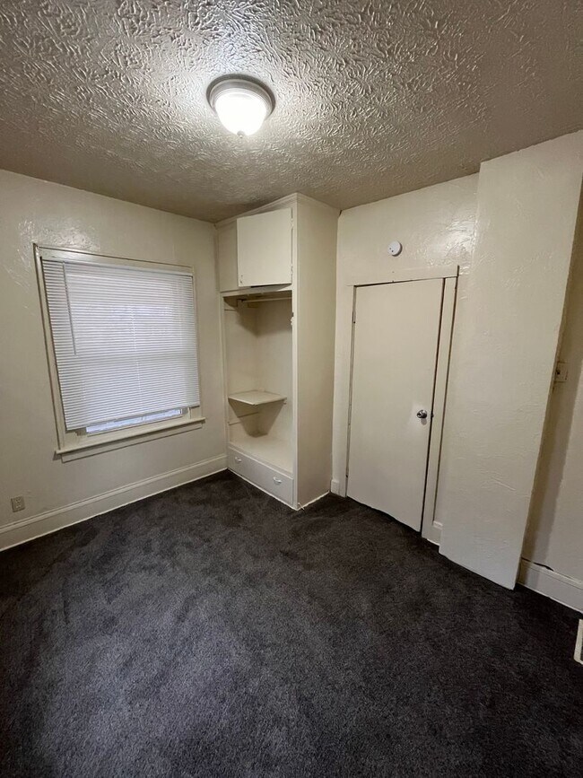 72 E Mapledale Ave Unit 1, Akron, OH 44301 Room for Rent in Akron, OH