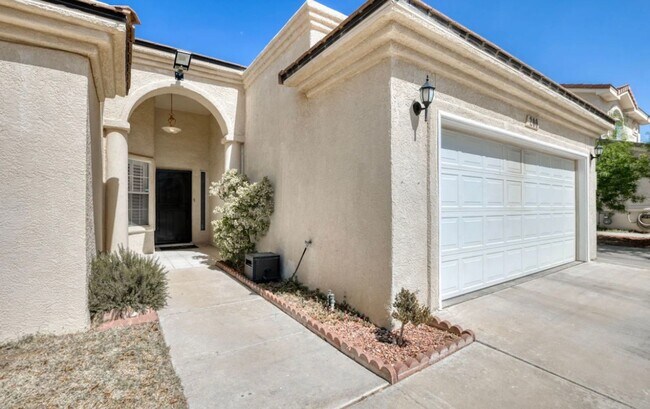 Foto del edificio - Short Term leases optionn4 Bedrooms 3 baths( near by Sunland Park Dr & Mesa St)