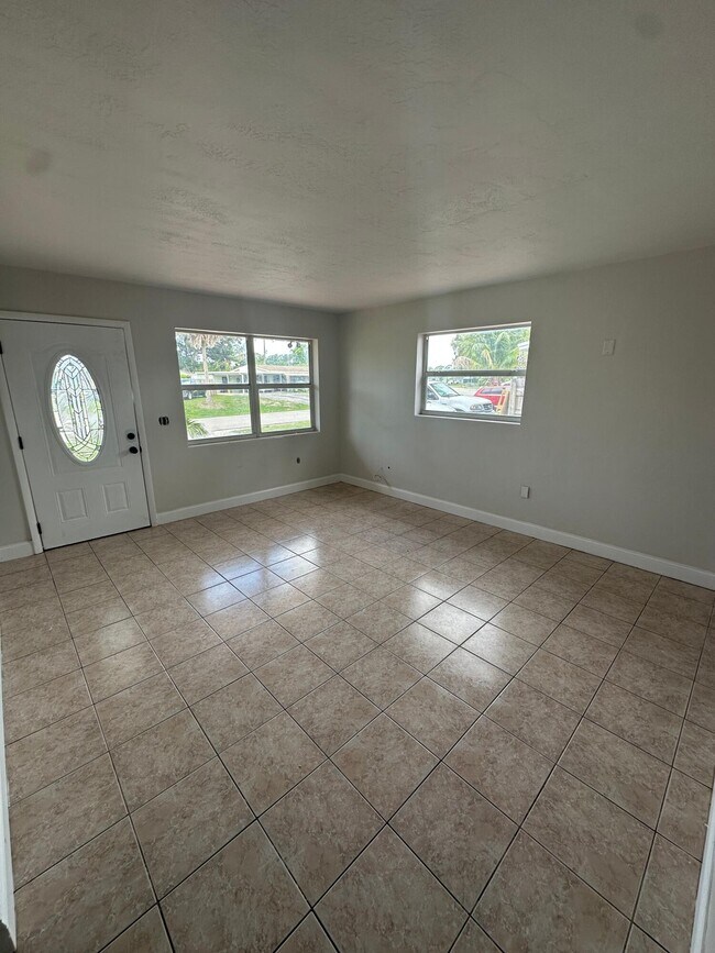 Building Photo - 775 Snead Cir