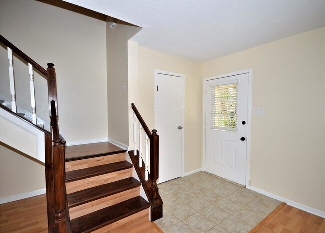 Building Photo - 17253 Saturn Ln