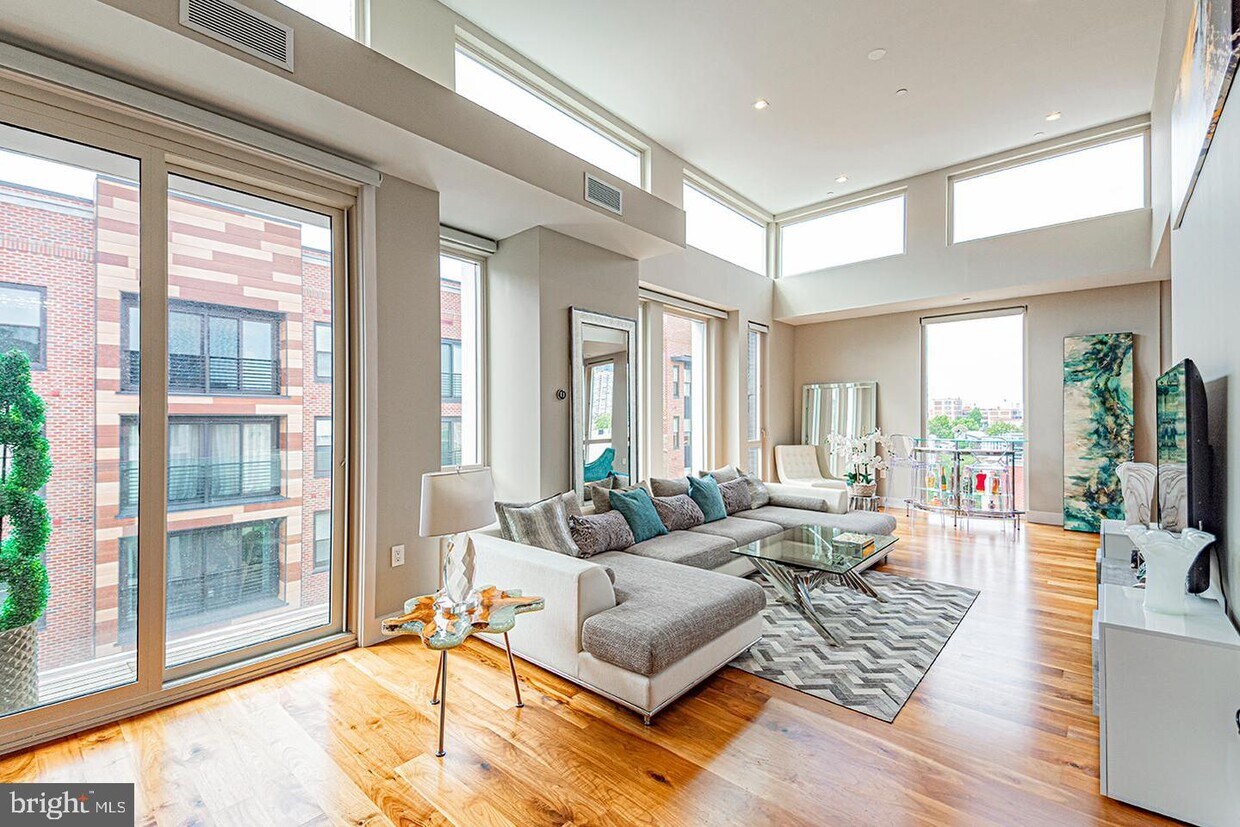 Foto principal - 2301 Bainbridge St