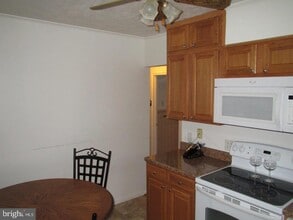 Building Photo - 955 Terrace Ln
