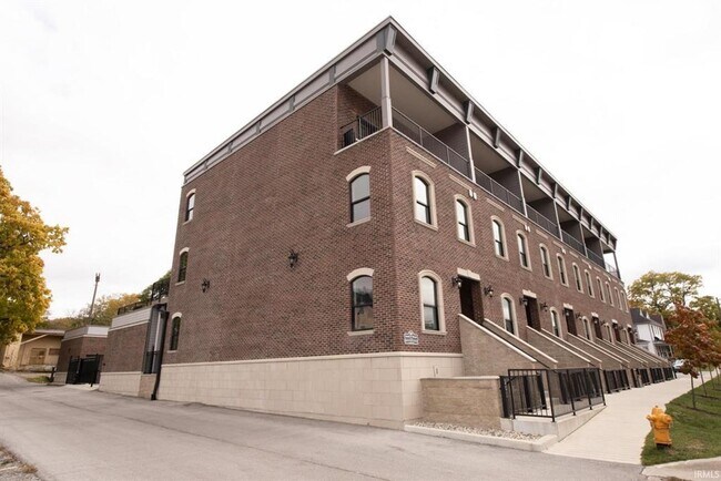 Foto del edificio - Brownstone Condominiums