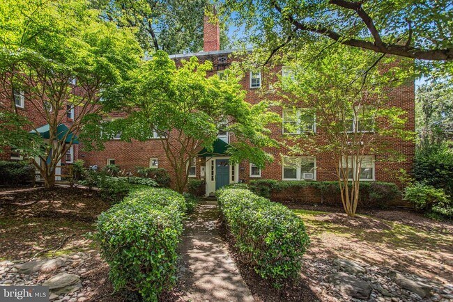 Foto del edificio - 4004 Beecher St NW