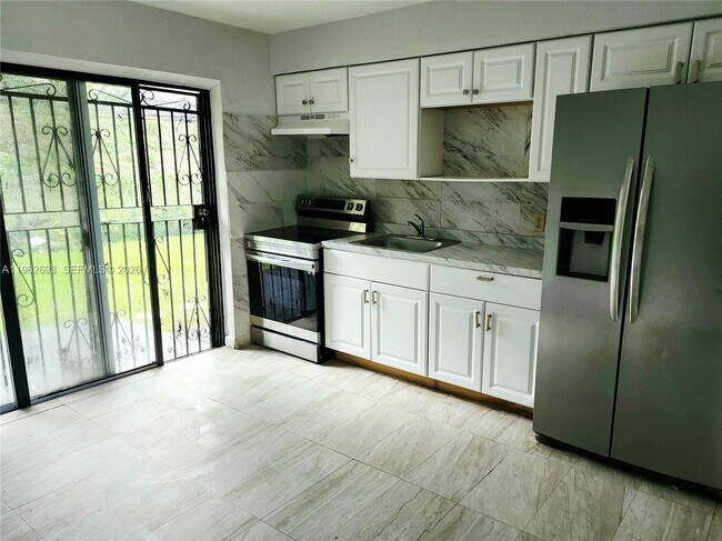 Foto del edificio - 11120 NW 6th Ave