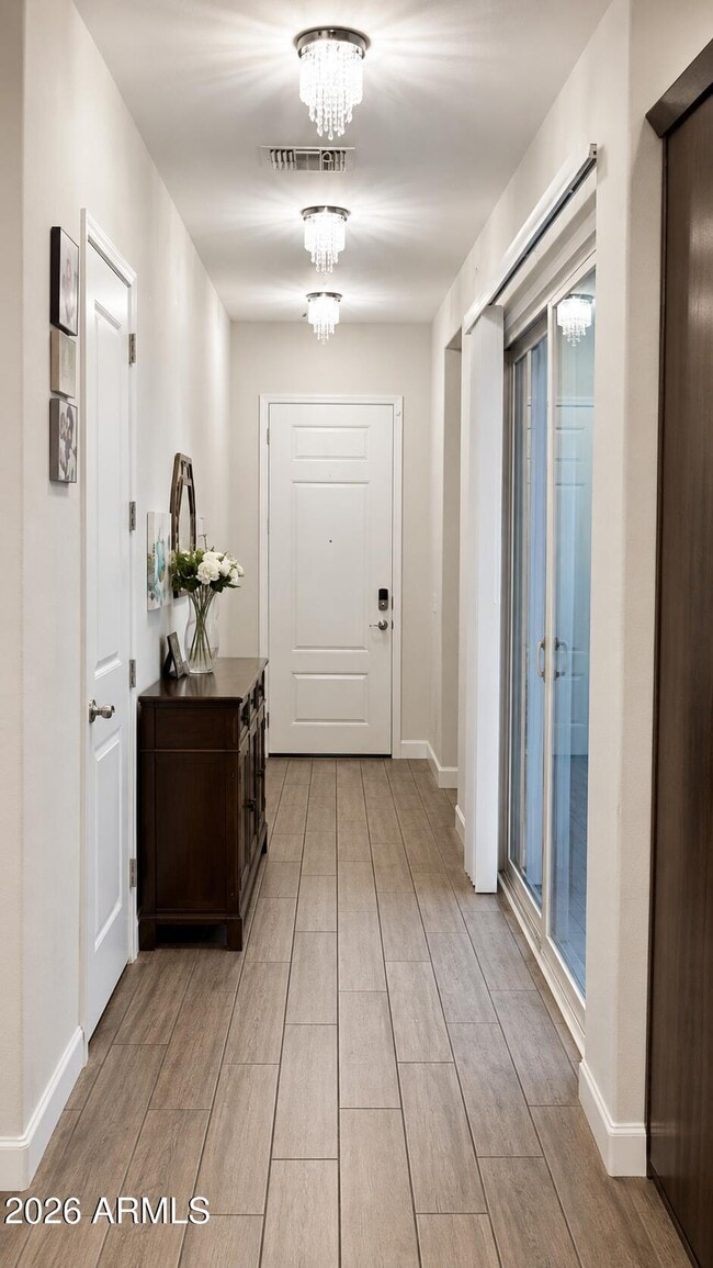 Foto del edificio - 6523 E Bluefield Ave