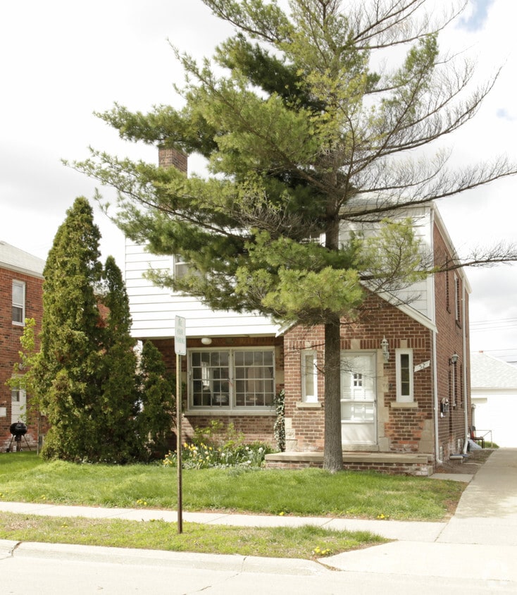 52 Church Ave, Clawson, MI 48017 Apartments in Clawson, MI