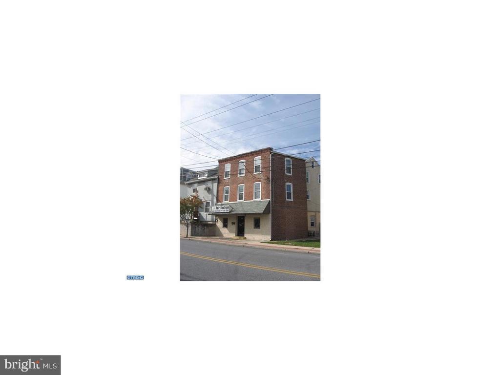 Foto principal - 121 W Lancaster Ave