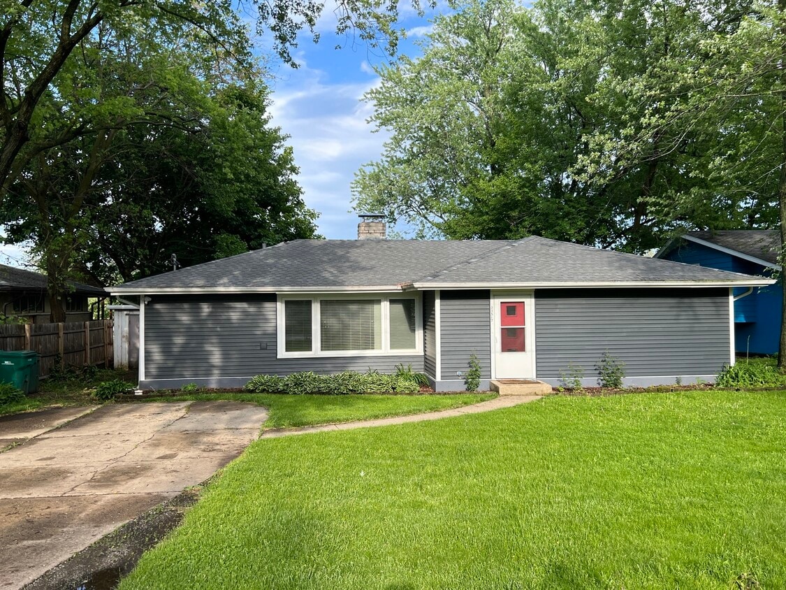 33517 N Greentree Rd, Grayslake, IL 60030 House Rental in Grayslake, IL