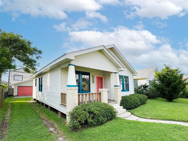 Building Photo - 4120 Avenue S 1/2