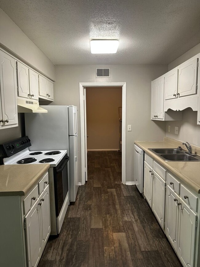 Photo - 2235 102C Sunderland Road Apartment