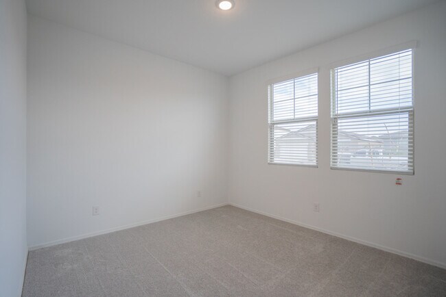 Foto del edificio - 46870 W Cansados Rd