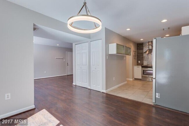 Armario de almacenaje - 5735 Nordeen Oak Ct