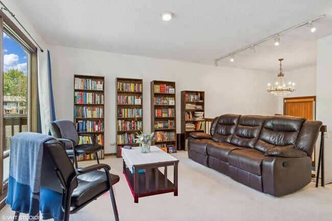 Foto del edificio - 6610 Pinehurst Ct