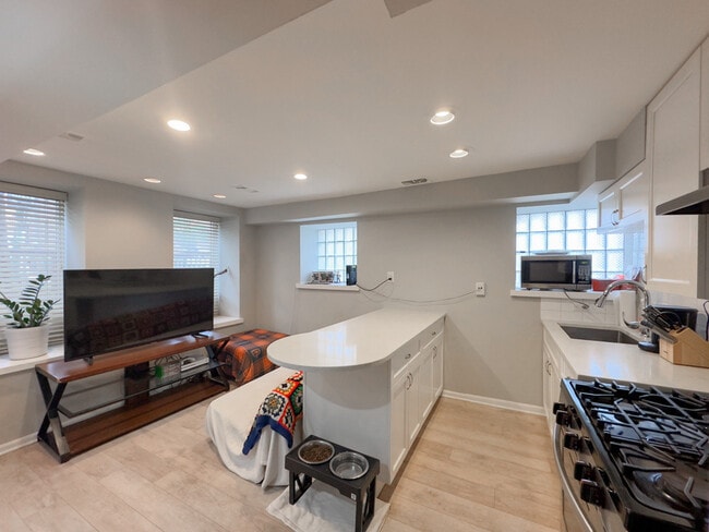 Foto del edificio - 2044 W Iowa St