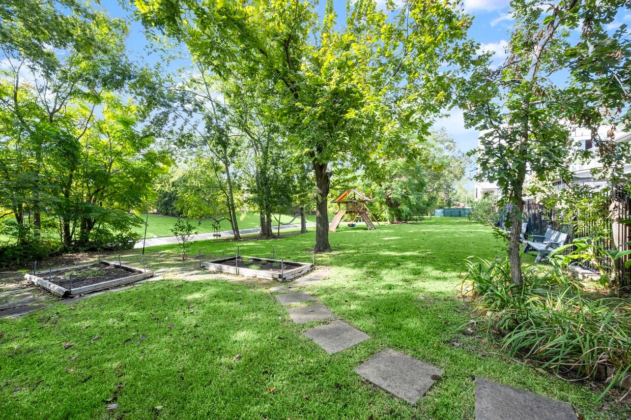 Building Photo - 3517 Bradford St