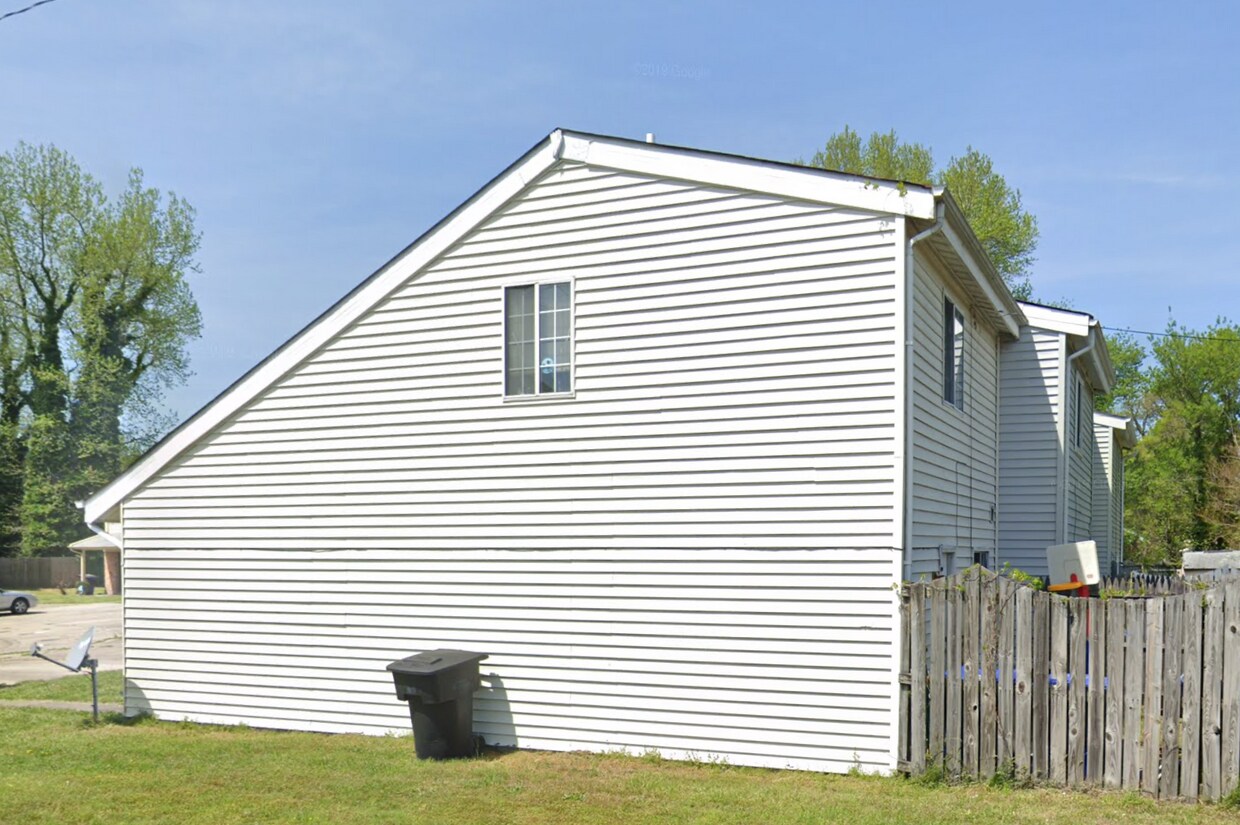 Foto del edificio - 4102 Greenwood Dr