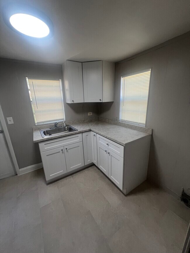 Foto del edificio - 1525 W 16th St