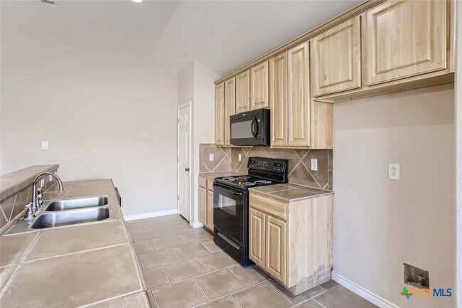 Foto del edificio - 3032 Douglas Fir Dr