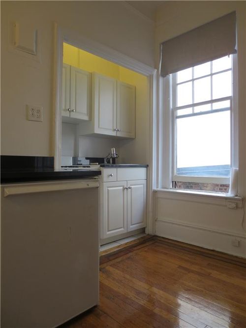 Building Photo - 218 E 87th St