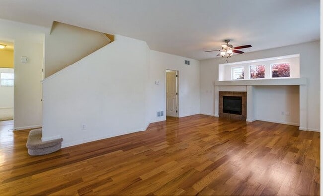 Building Photo - 4115 Ravenna Pl
