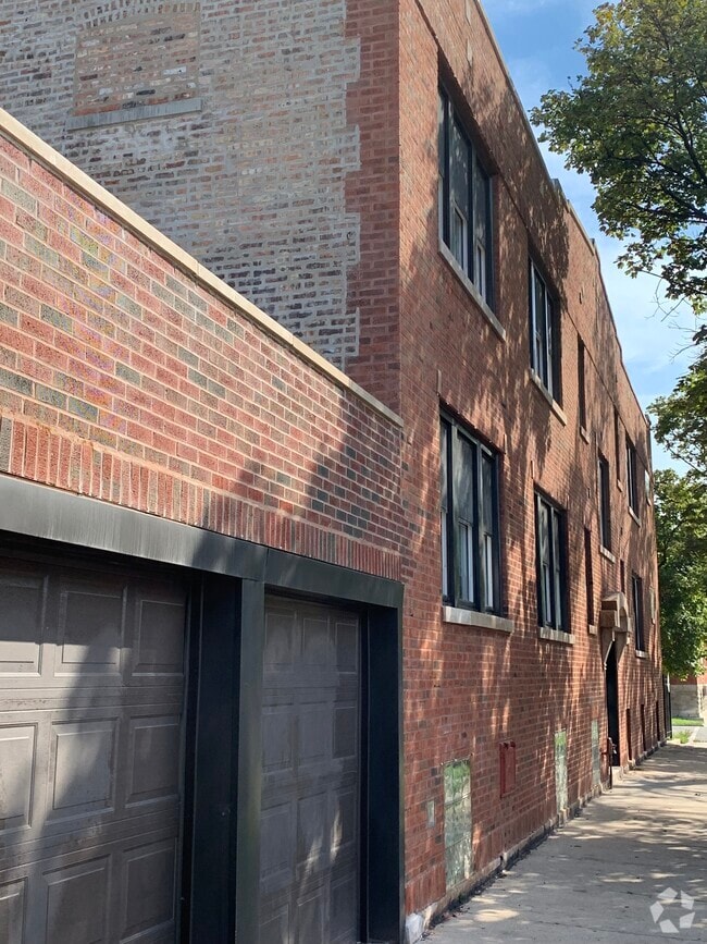 Building Photo - 2105-07 N Lawndale Ave