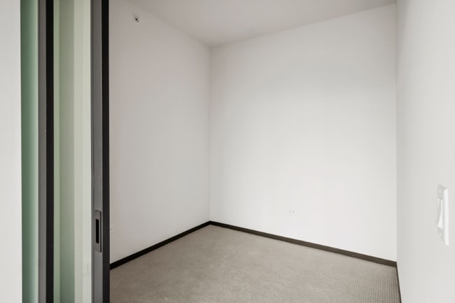 Building Photo - 1409 W Randolph St