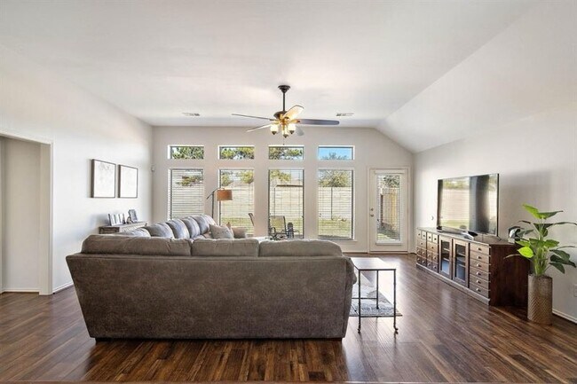 Foto del edificio - 26006 Palmdale Estate Dr