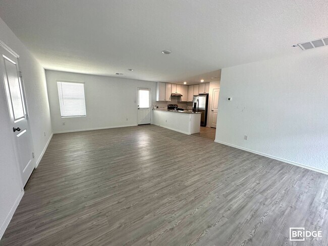 Building Photo - 2408 Lake Hls