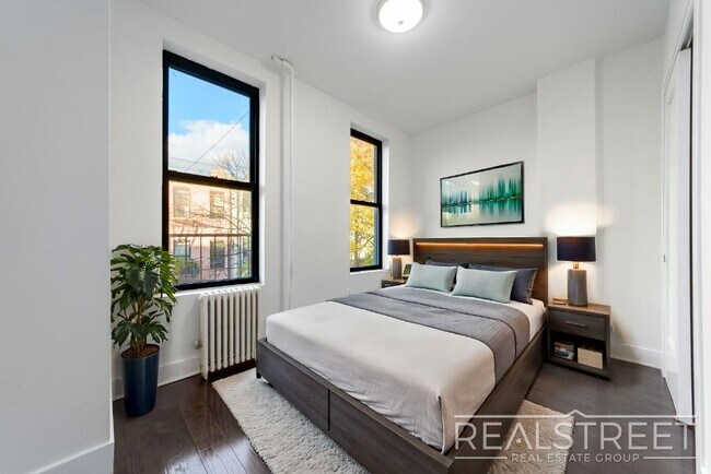 Foto del edificio - New 3 BED 1.5 Bath in Bed Stuy!